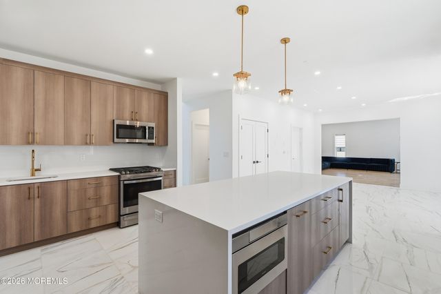 1636 Feldmus Lane, Toms River, NJ 08755