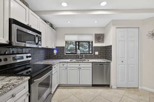 23 W Lexington Ln W W B, Palm Beach Gardens, FL 33418