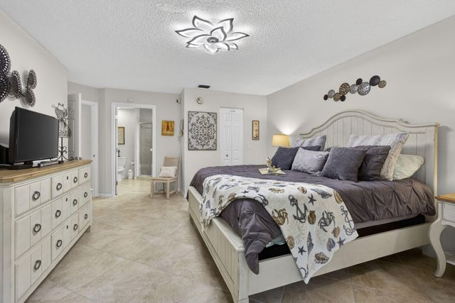 23 W Lexington Ln W W B, Palm Beach Gardens, FL 33418