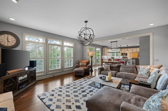 2159 Oak Drive, Crystal Lake Park, MO 63131