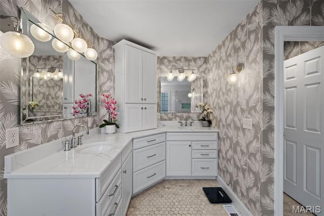 2159 Oak Drive, Crystal Lake Park, MO 63131