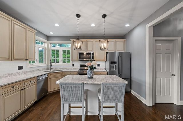 2159 Oak Drive, Crystal Lake Park, MO 63131
