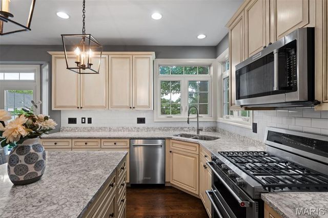 2159 Oak Drive, Crystal Lake Park, MO 63131