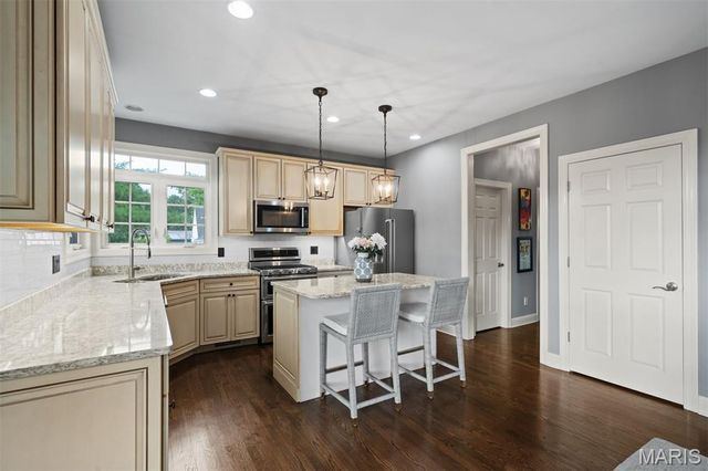 2159 Oak Drive, Crystal Lake Park, MO 63131