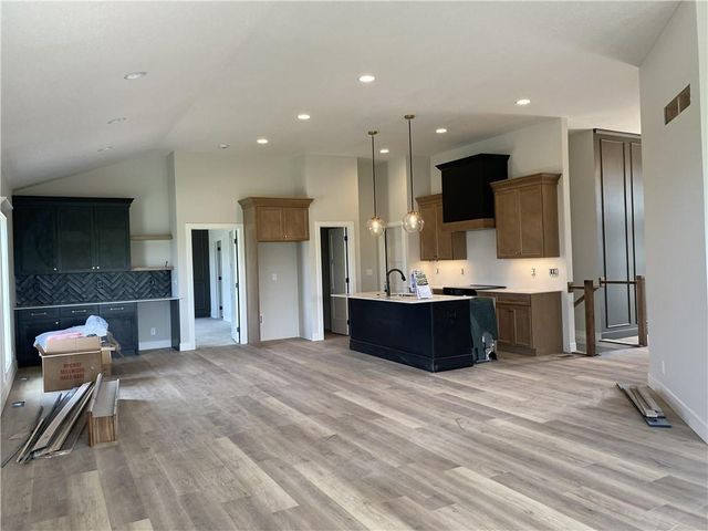 27604 E 128th Court, Lee's Summit, MO 64086