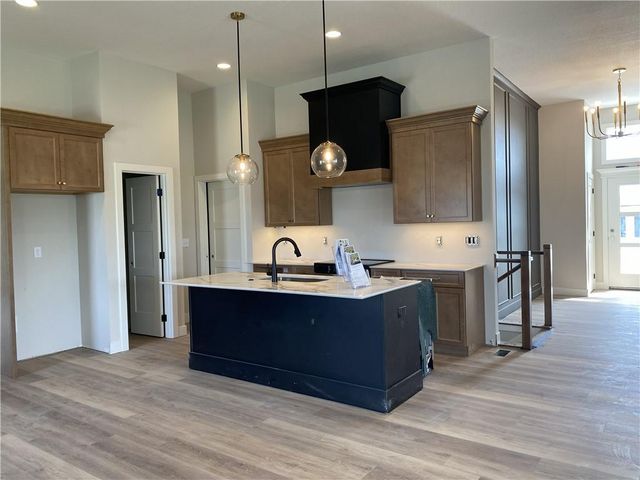 27604 E 128th Court, Lee's Summit, MO 64086