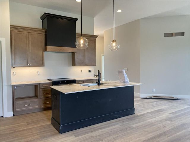 27604 E 128th Court, Lee's Summit, MO 64086
