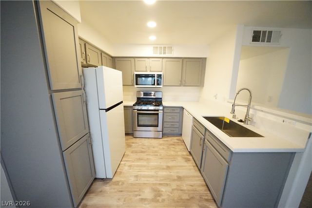 5710 East Tropicana Avenue 2028, Las Vegas, NV 89122