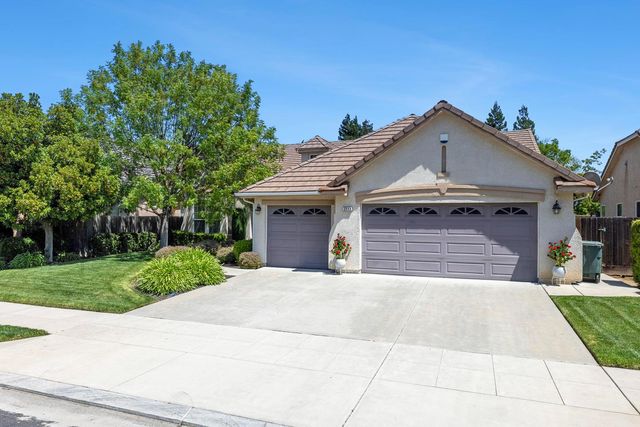 2549 Whiteash Avenue, Clovis, CA 93619