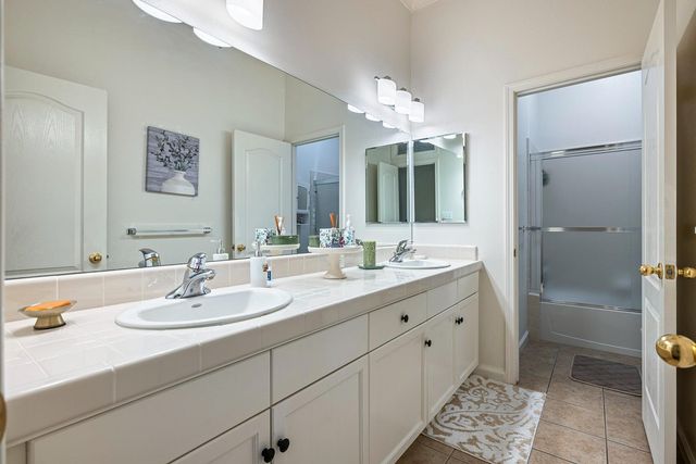 2549 Whiteash Avenue, Clovis, CA 93619