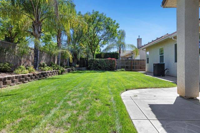 2549 Whiteash Avenue, Clovis, CA 93619