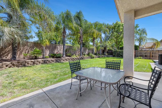 2549 Whiteash Avenue, Clovis, CA 93619