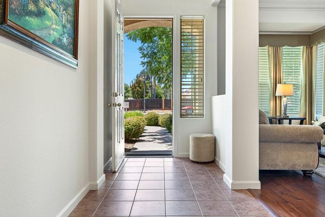 2549 Whiteash Avenue, Clovis, CA 93619