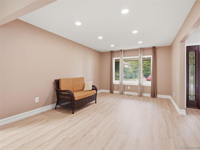 7020 Camelot Drive, Canton, MI 48187