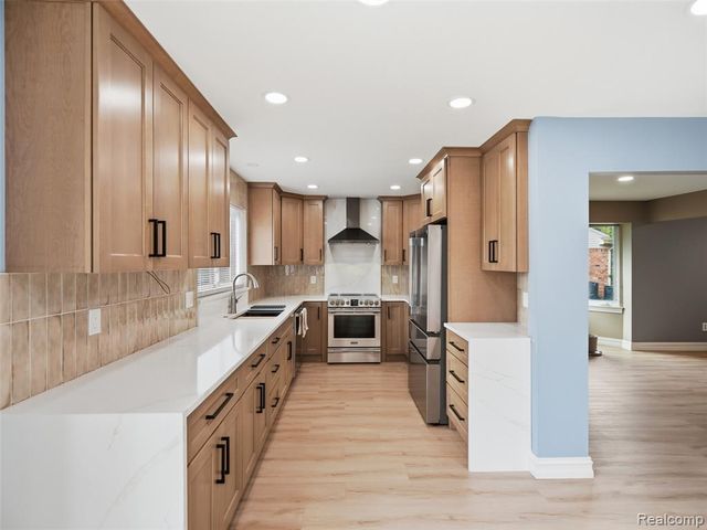 7020 Camelot Drive, Canton, MI 48187