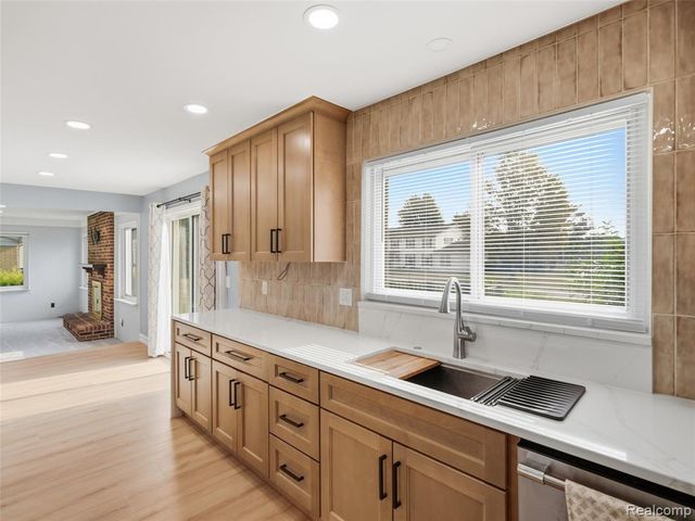 7020 Camelot Drive, Canton, MI 48187