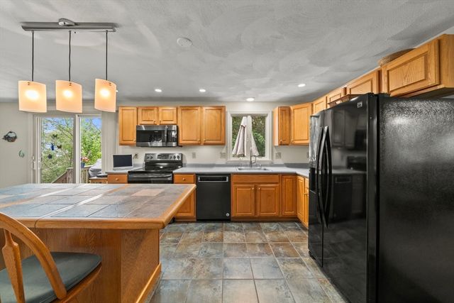 31 Emerald Dr, Lynn, MA 01904