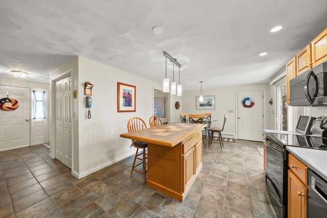 31 Emerald Dr, Lynn, MA 01904