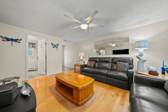31 Emerald Dr, Lynn, MA 01904