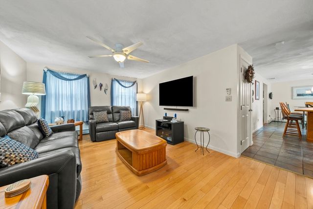 31 Emerald Dr, Lynn, MA 01904