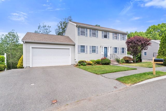 31 Emerald Dr, Lynn, MA 01904