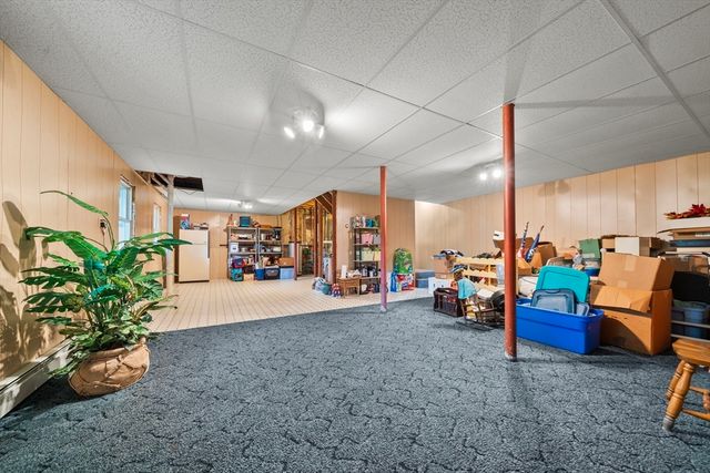 31 Emerald Dr, Lynn, MA 01904