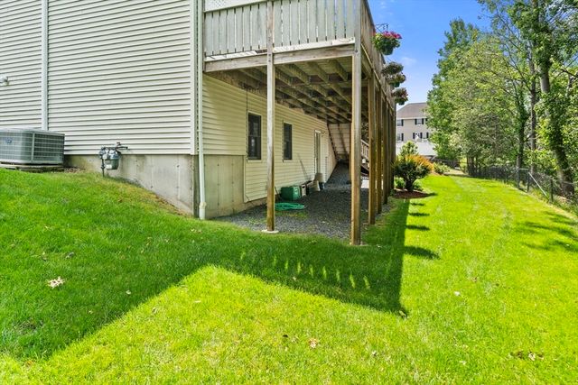 31 Emerald Dr, Lynn, MA 01904