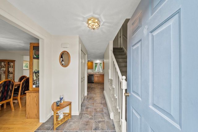 31 Emerald Dr, Lynn, MA 01904