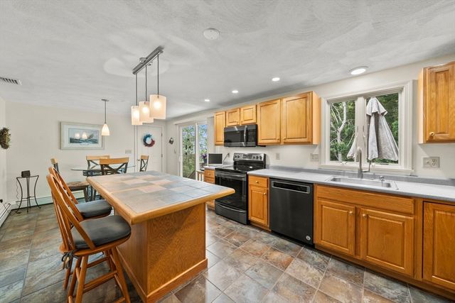 31 Emerald Dr, Lynn, MA 01904