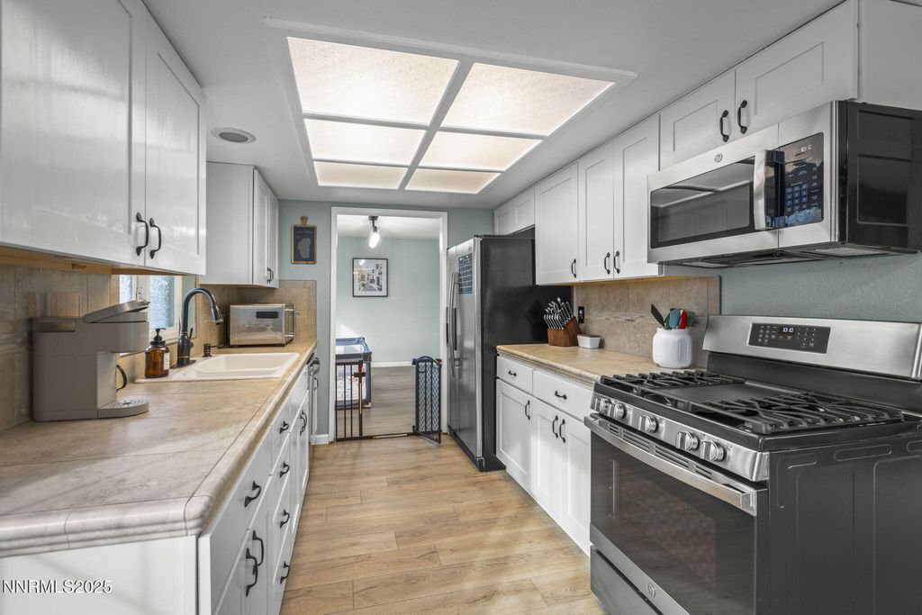 Image 8 of property listing at 1655 Sabatino Drive, Sparks, NV 89434