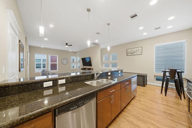 1036 W 24th Street, Houston, TX 77008