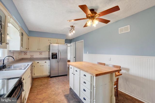 30 FOX RUN, York, PA 17403