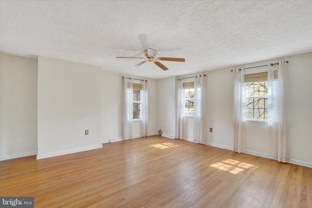 30 FOX RUN, York, PA 17403