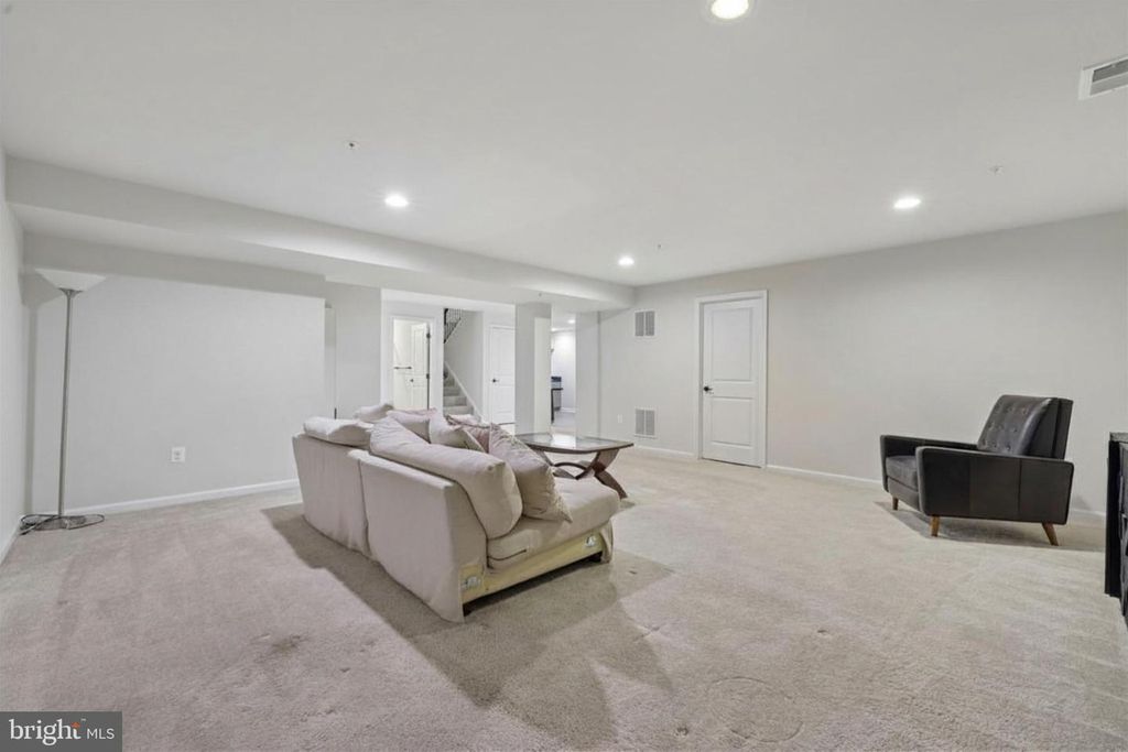 Image 42 of property listing at 10064 HUTZELL ST, Ijamsville, MD 21754