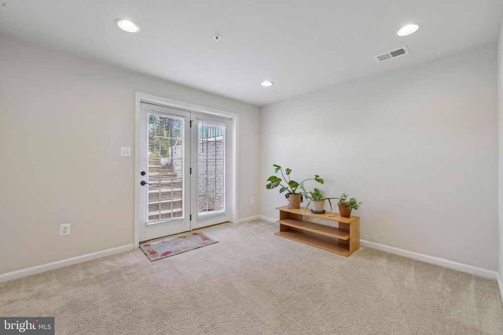 Image 46 of property listing at 10064 HUTZELL ST, Ijamsville, MD 21754