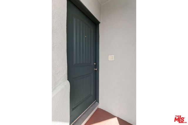 128 S Hoover Street, Los Angeles, CA 90004