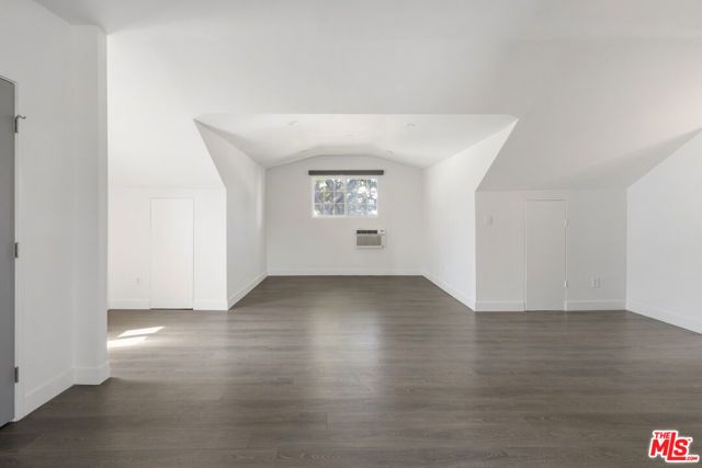 128 S Hoover Street, Los Angeles, CA 90004