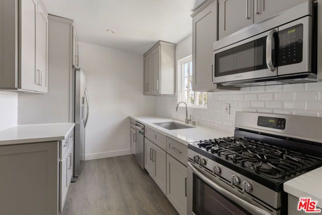 128 S Hoover Street, Los Angeles, CA 90004