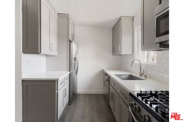 128 S Hoover Street, Los Angeles, CA 90004