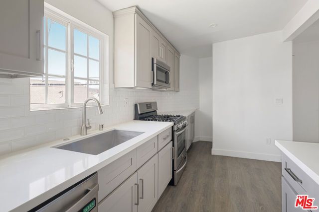 128 S Hoover Street, Los Angeles, CA 90004