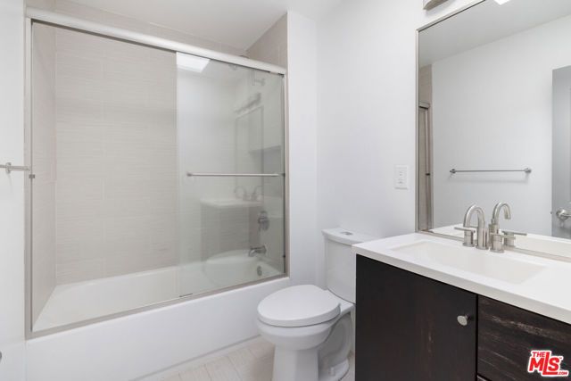 128 S Hoover Street, Los Angeles, CA 90004
