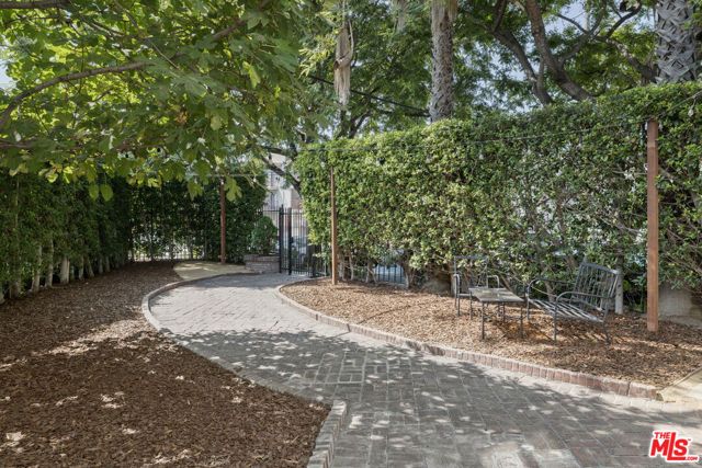 128 S Hoover Street, Los Angeles, CA 90004
