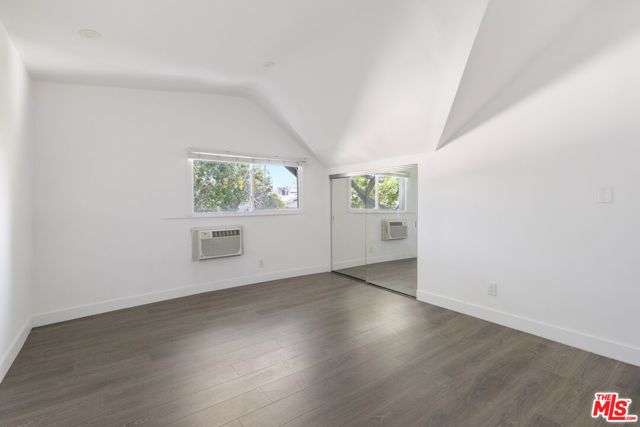 128 S Hoover Street, Los Angeles, CA 90004