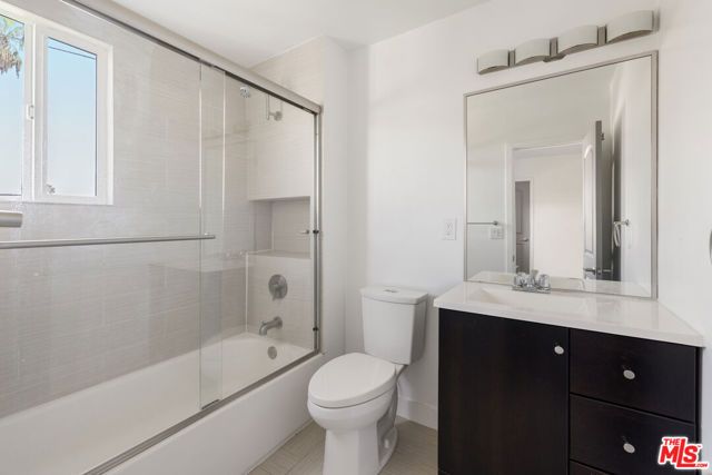 128 S Hoover Street, Los Angeles, CA 90004