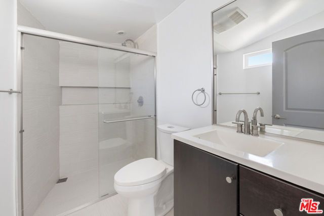 128 S Hoover Street, Los Angeles, CA 90004