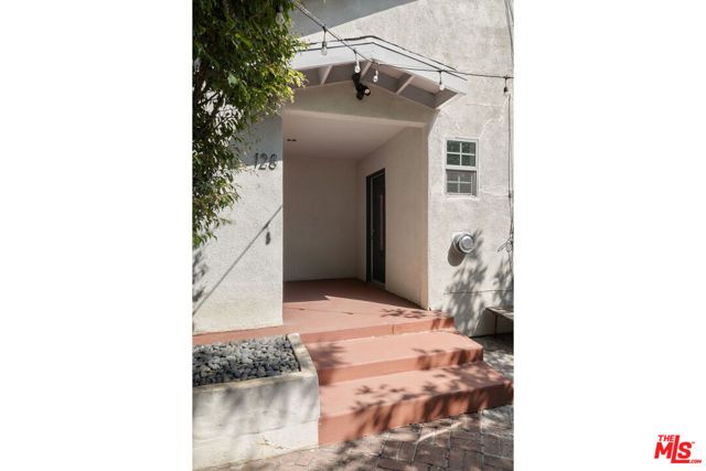 128 S Hoover Street, Los Angeles, CA 90004
