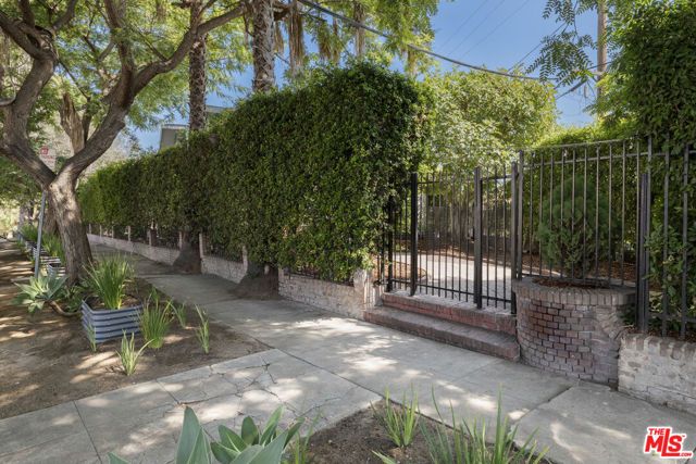 128 S Hoover Street, Los Angeles, CA 90004