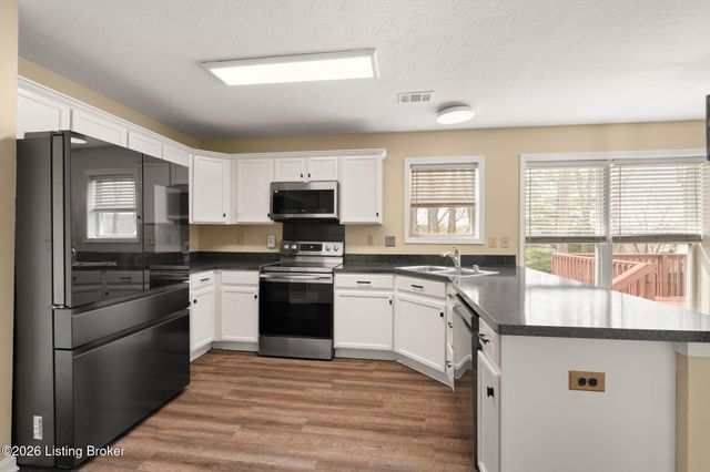 10900 Nagel Ct, Louisville, KY 40241