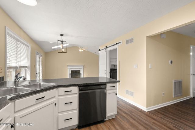 10900 Nagel Ct, Louisville, KY 40241