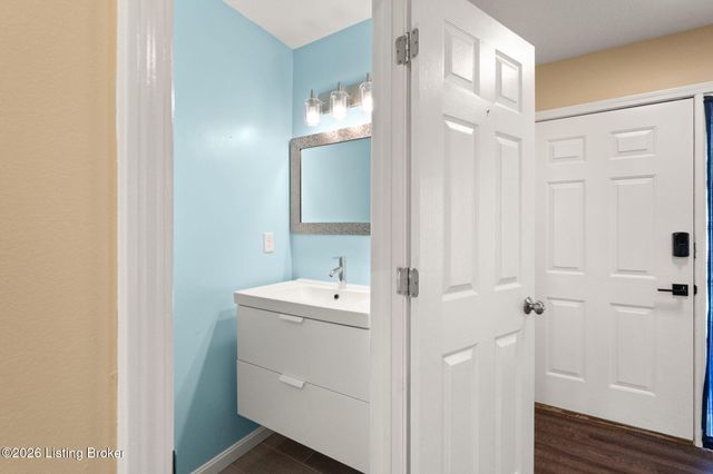 10900 Nagel Ct, Louisville, KY 40241